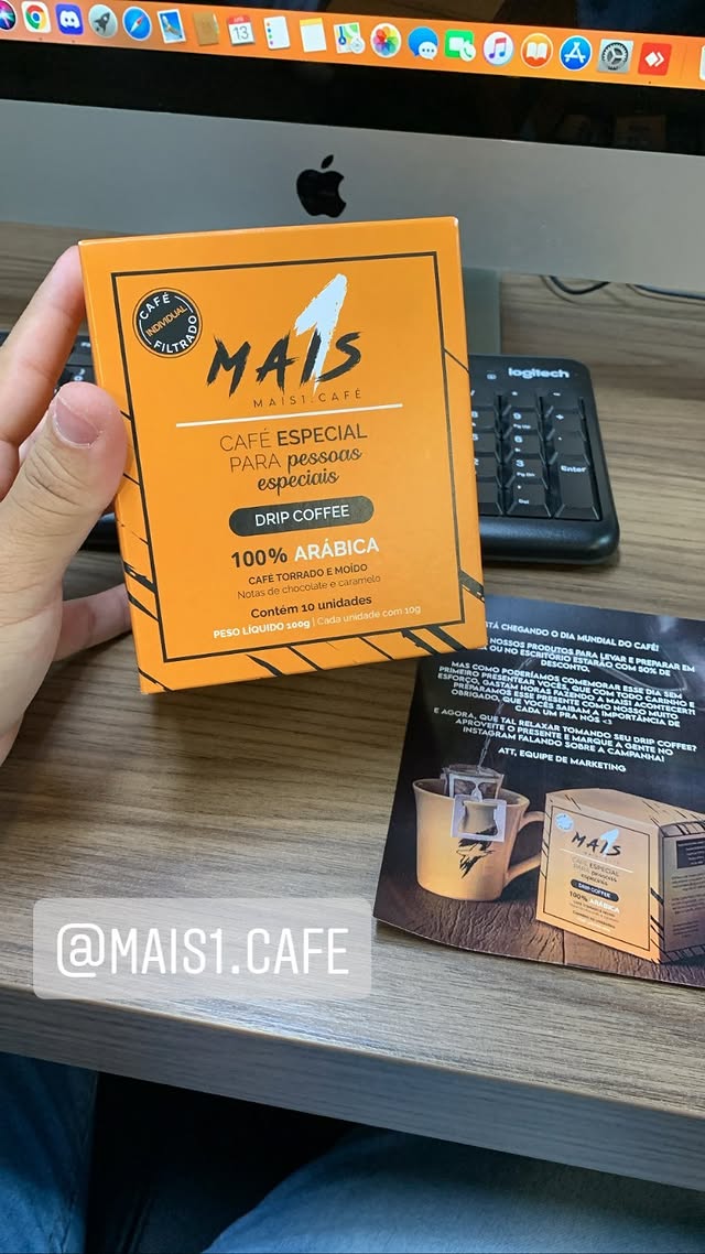 Caixa de drip coffee da Mais1 Café no escritório